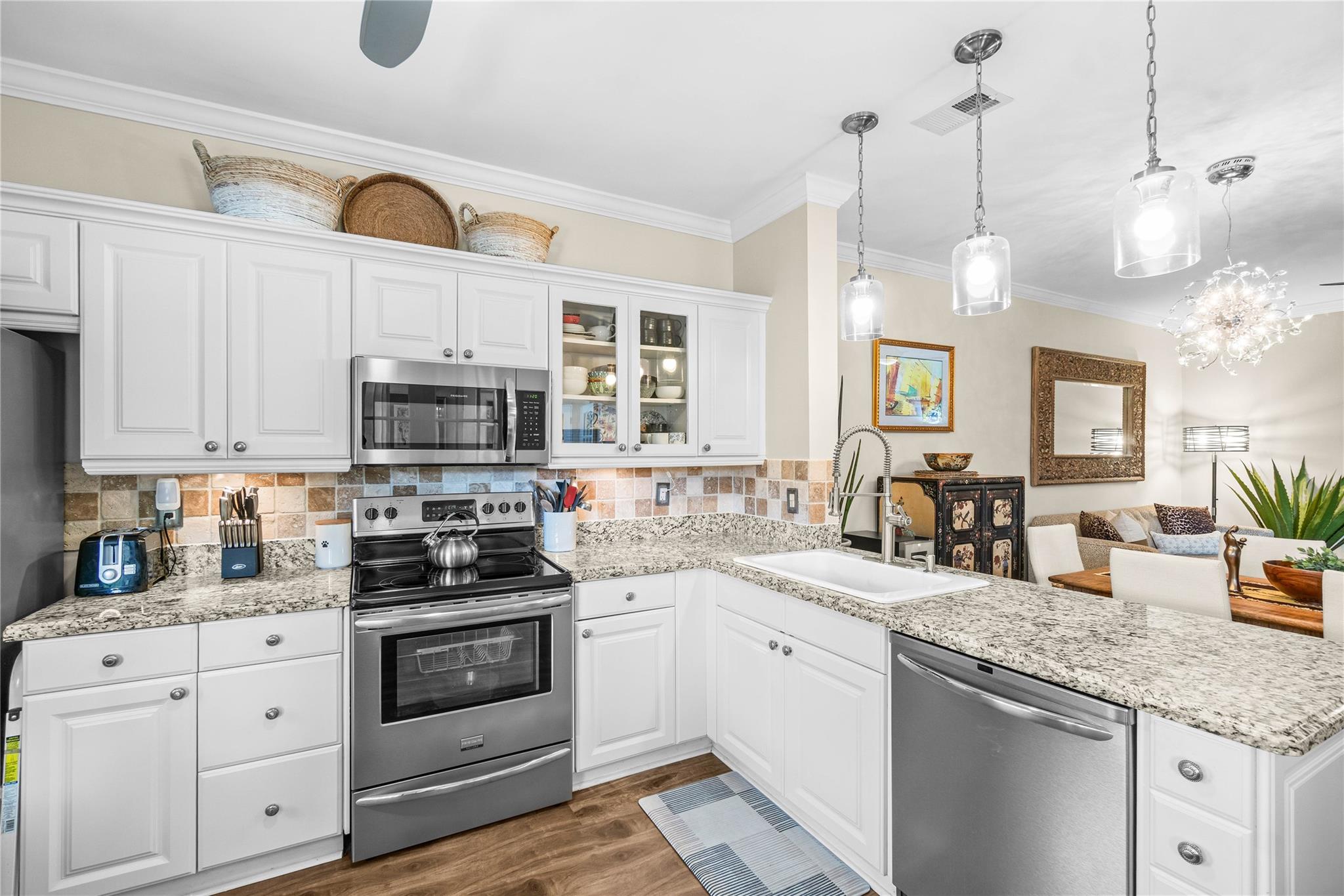 6581 Via Regina 6581