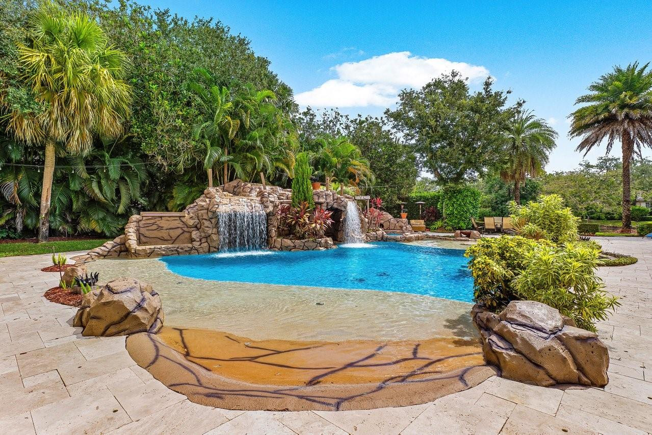 16389 Bridlewood Cir