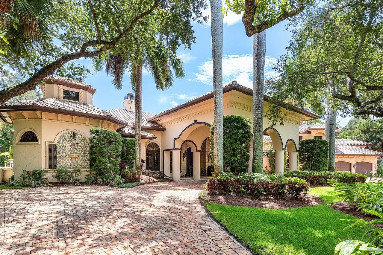 16389 Bridlewood Cir