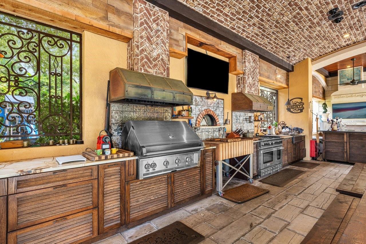 16389 Bridlewood Cir