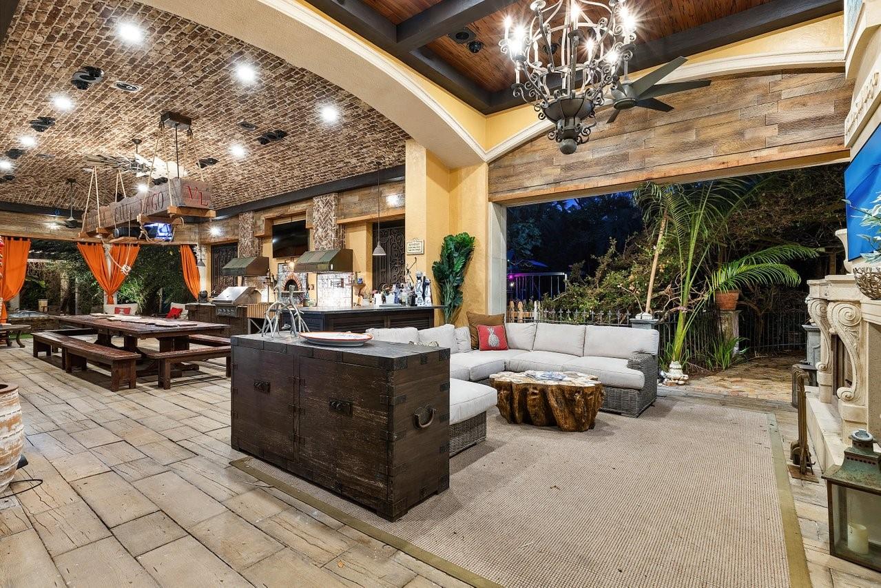 16389 Bridlewood Cir
