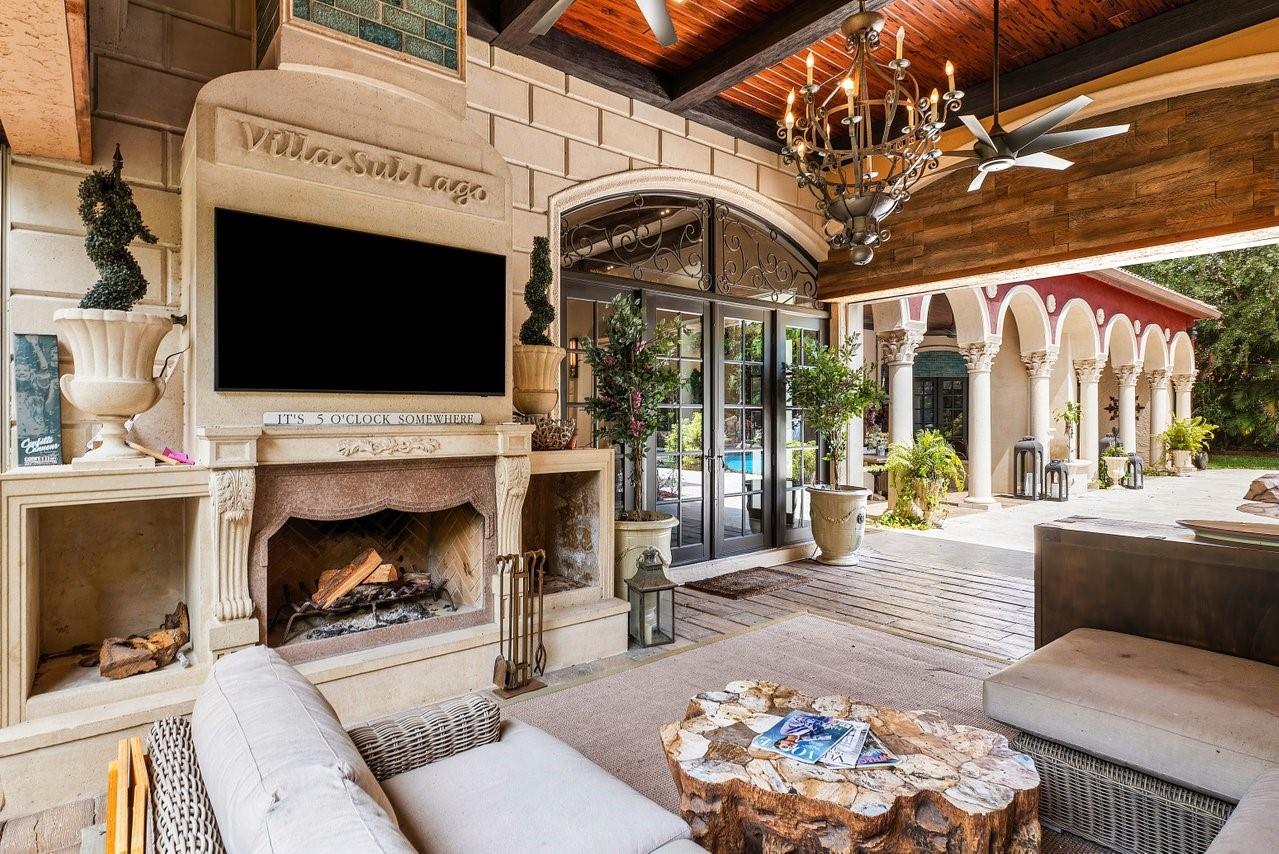 16389 Bridlewood Cir