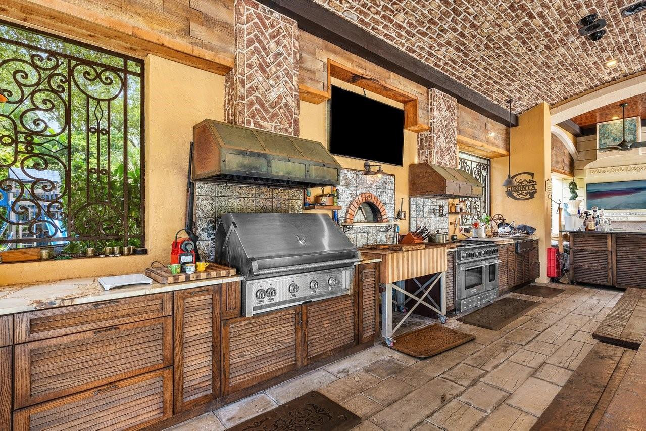 16389 Bridlewood Cir