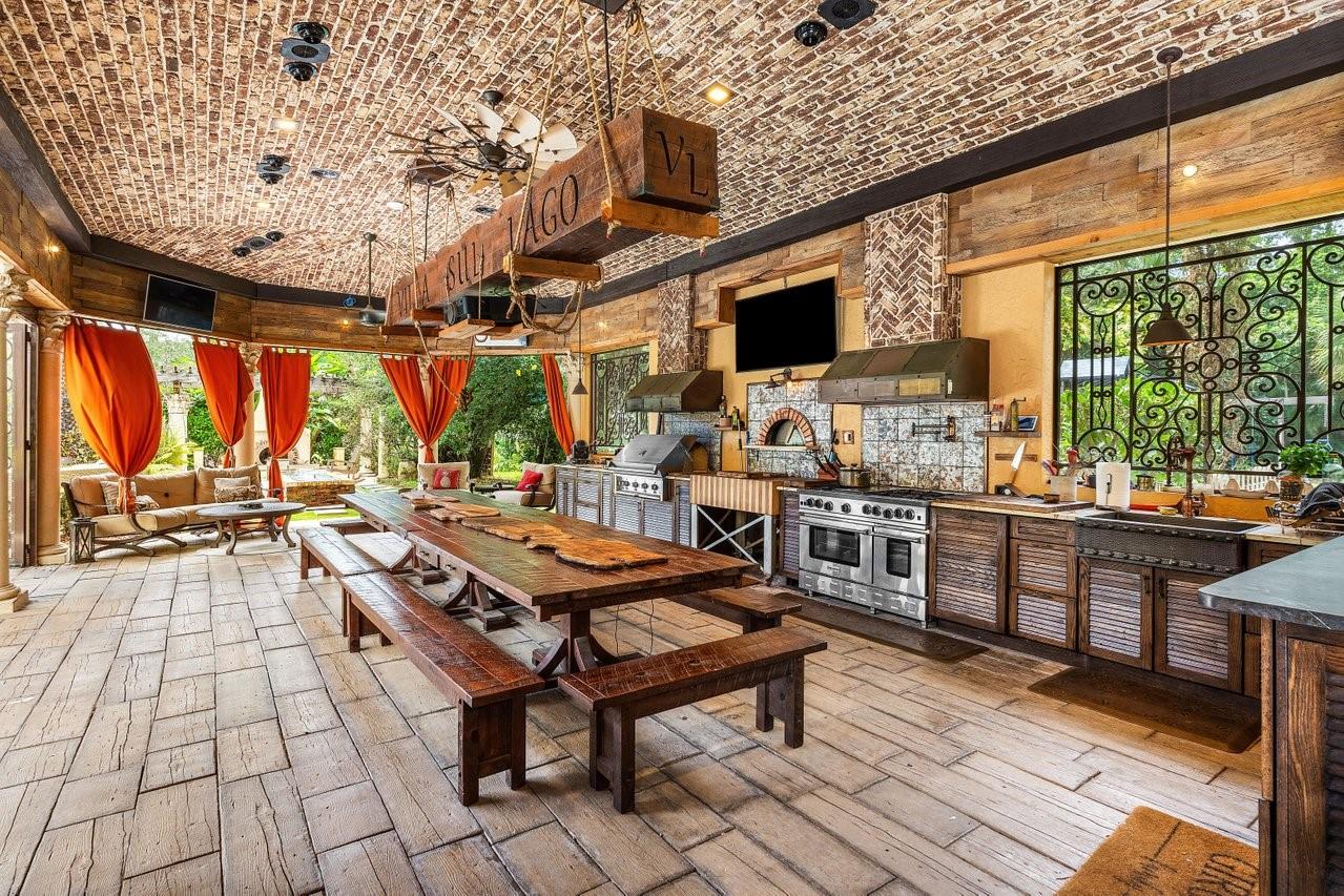 16389 Bridlewood Cir