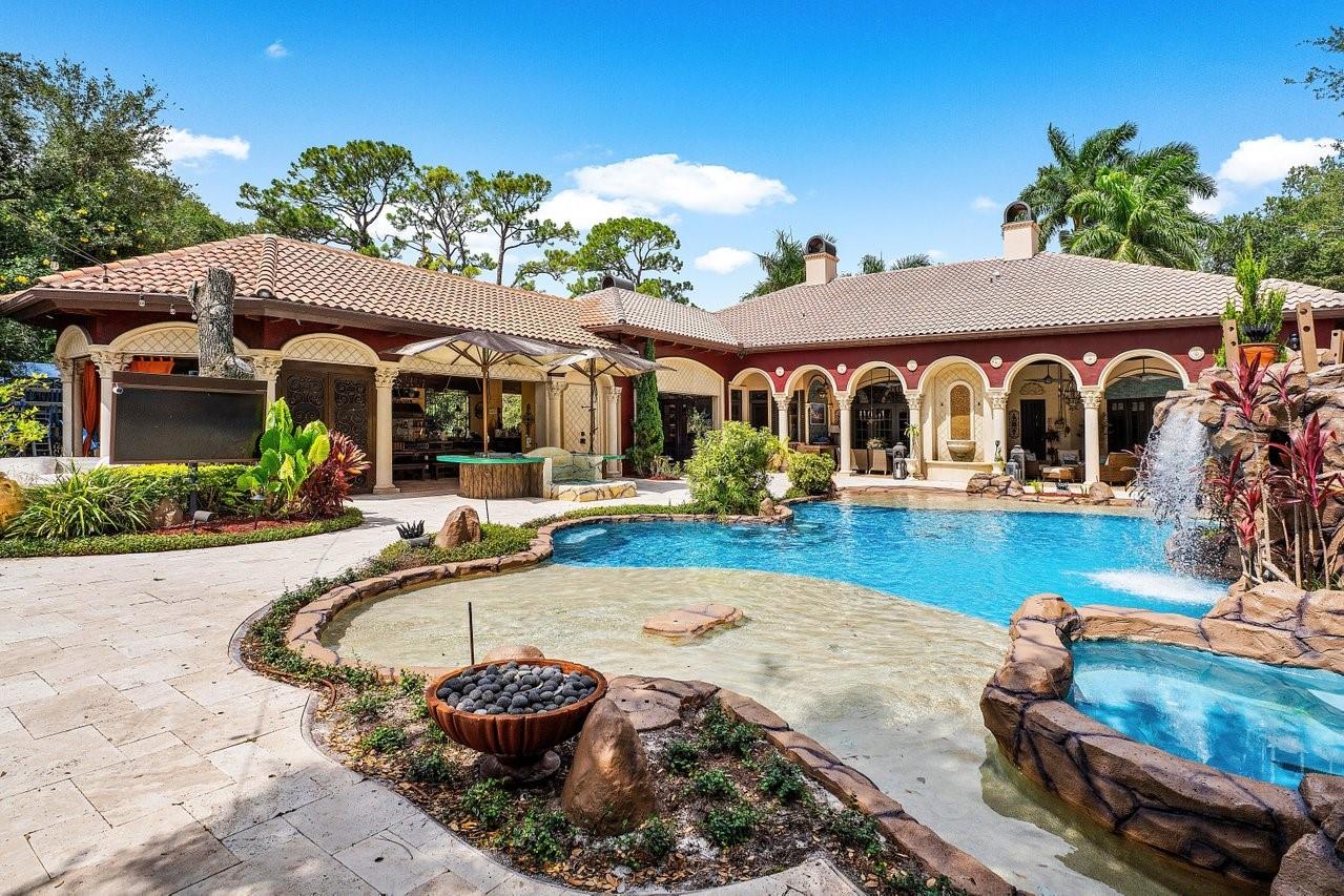 16389 Bridlewood Cir