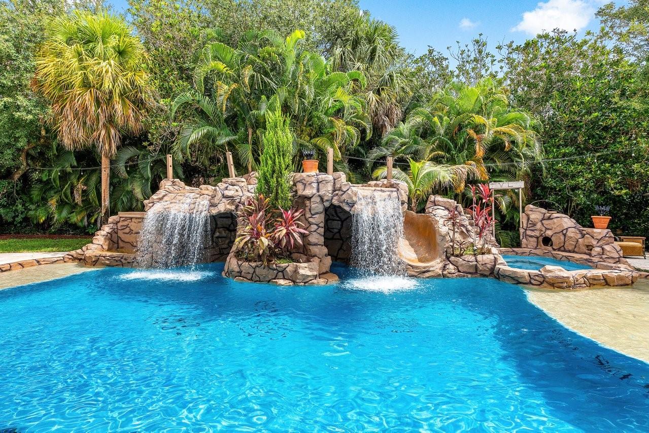 16389 Bridlewood Cir