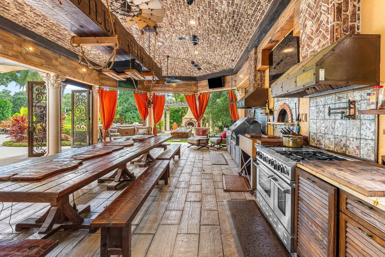 16389 Bridlewood Cir