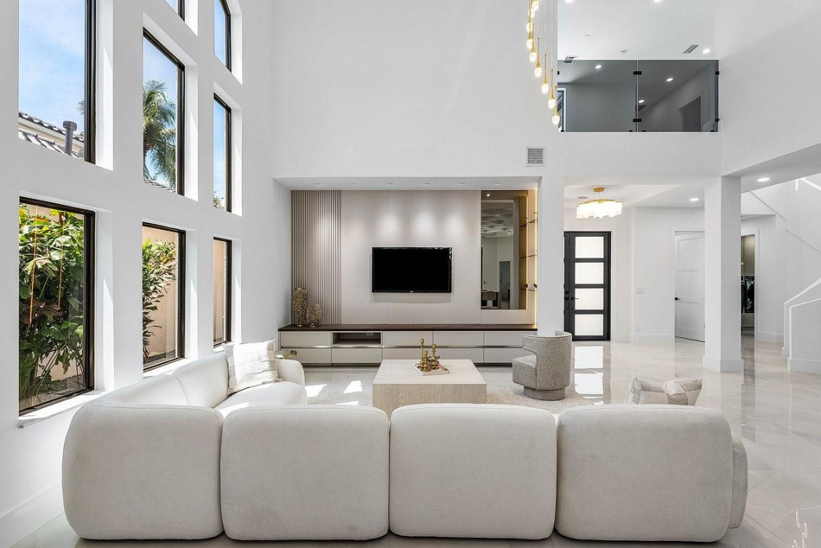 17849 Villa Club Way