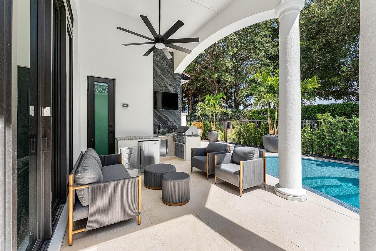 17849 Villa Club Way