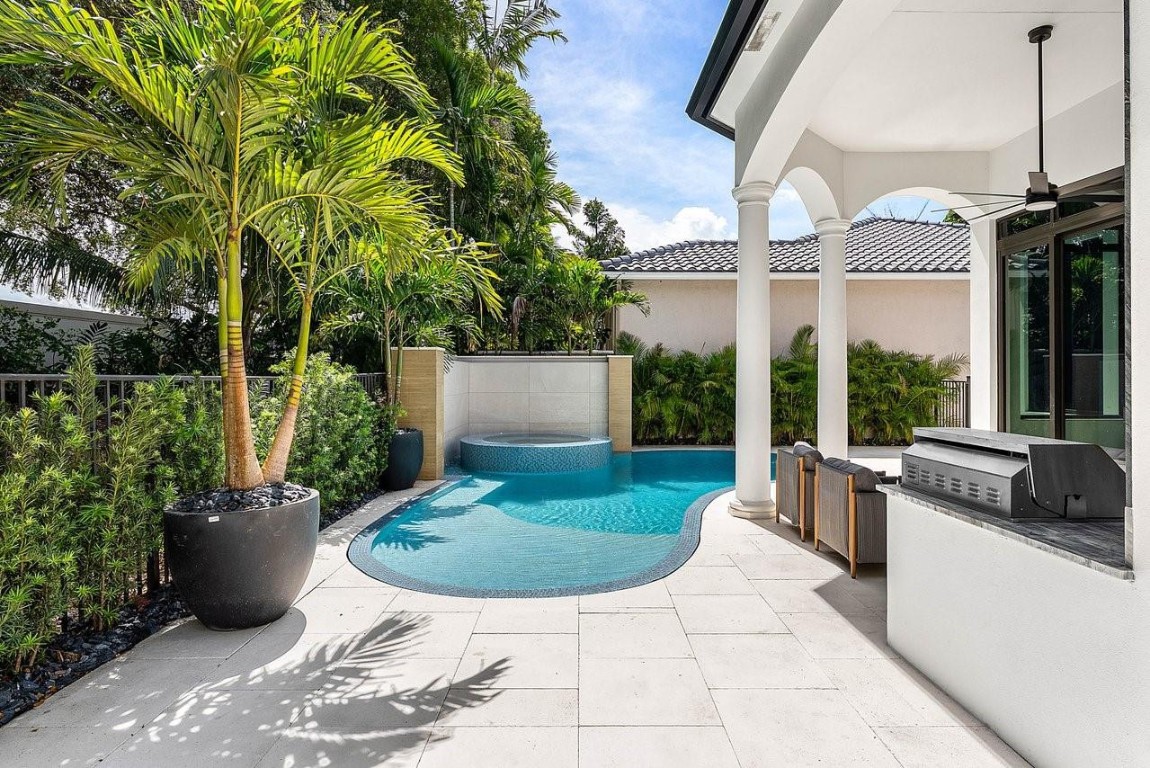 17849 Villa Club Way