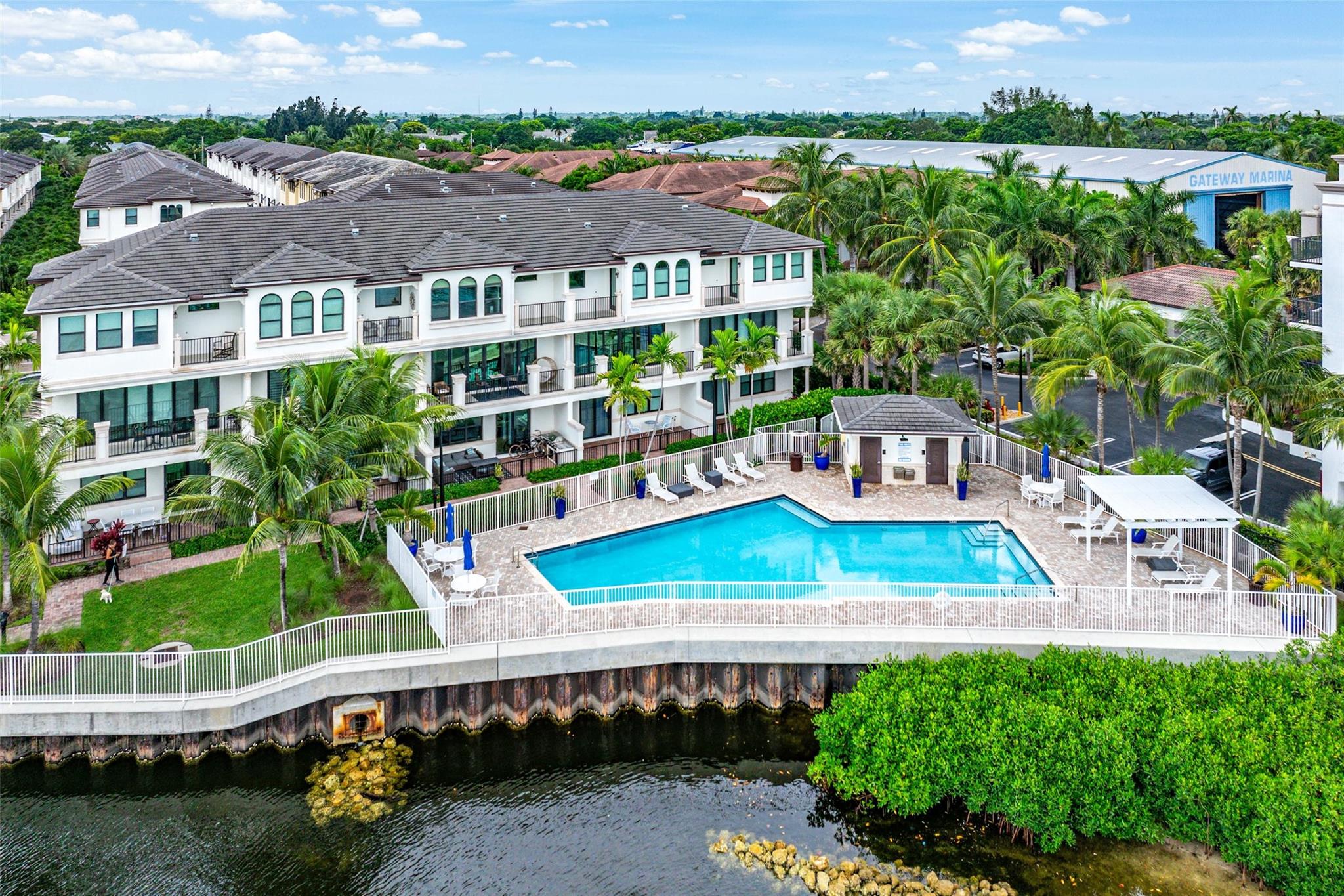 608 Windward Circle S