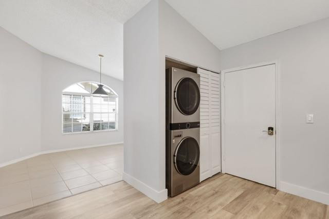 6175 Floral Lakes Dr