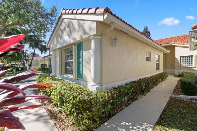 6175 Floral Lakes Dr