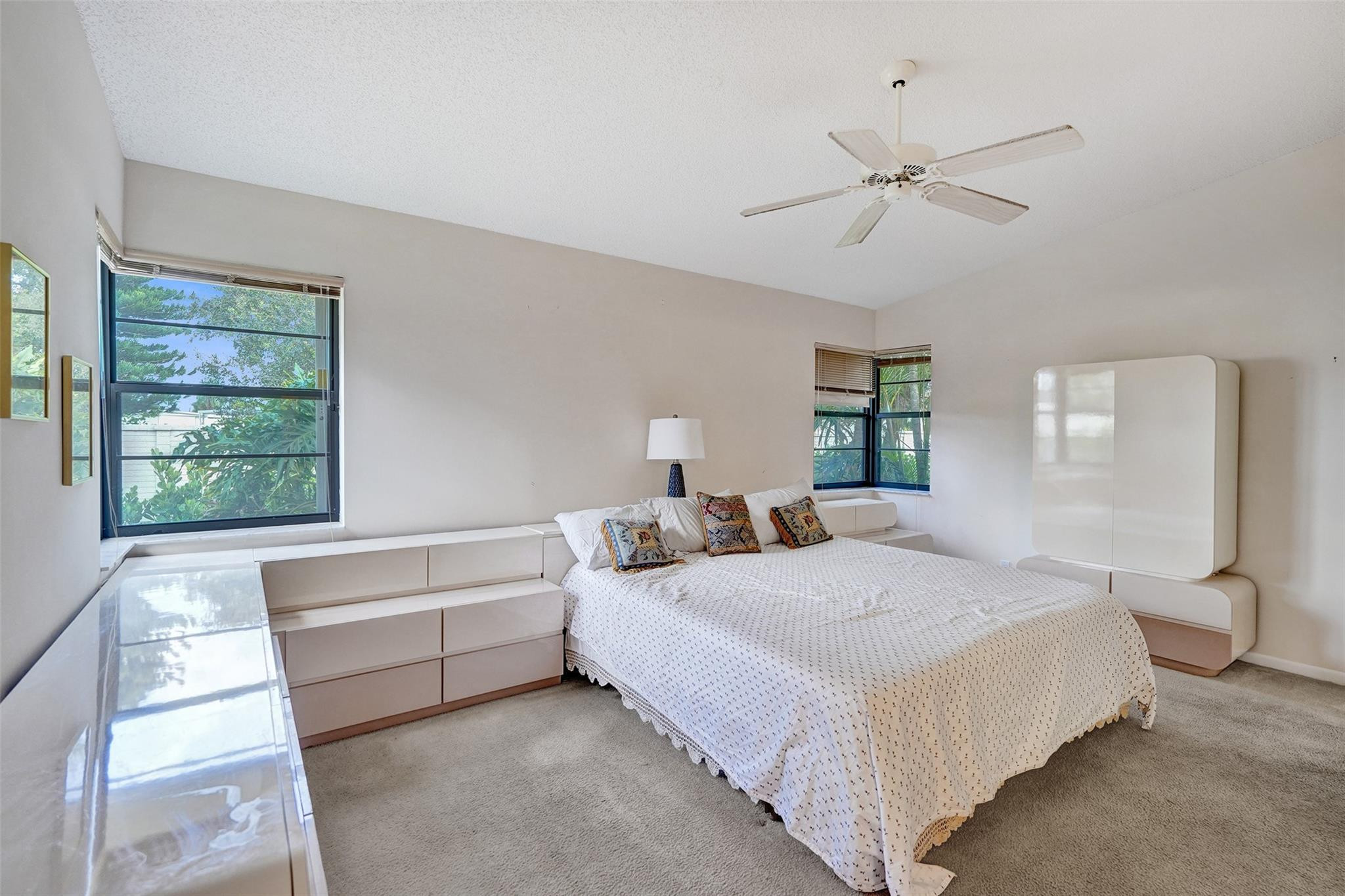 8860 Boatswain Dr