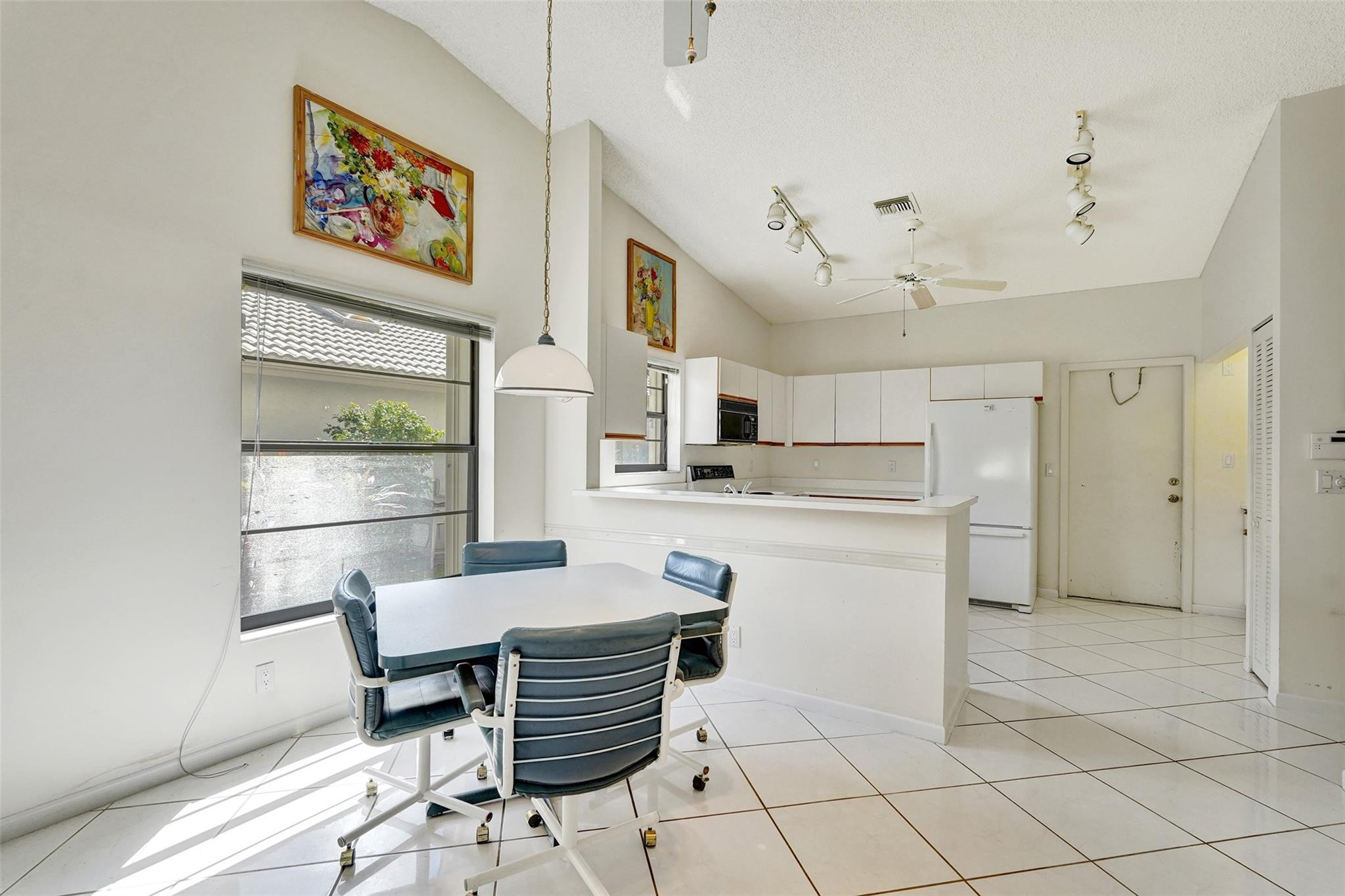 8860 Boatswain Dr