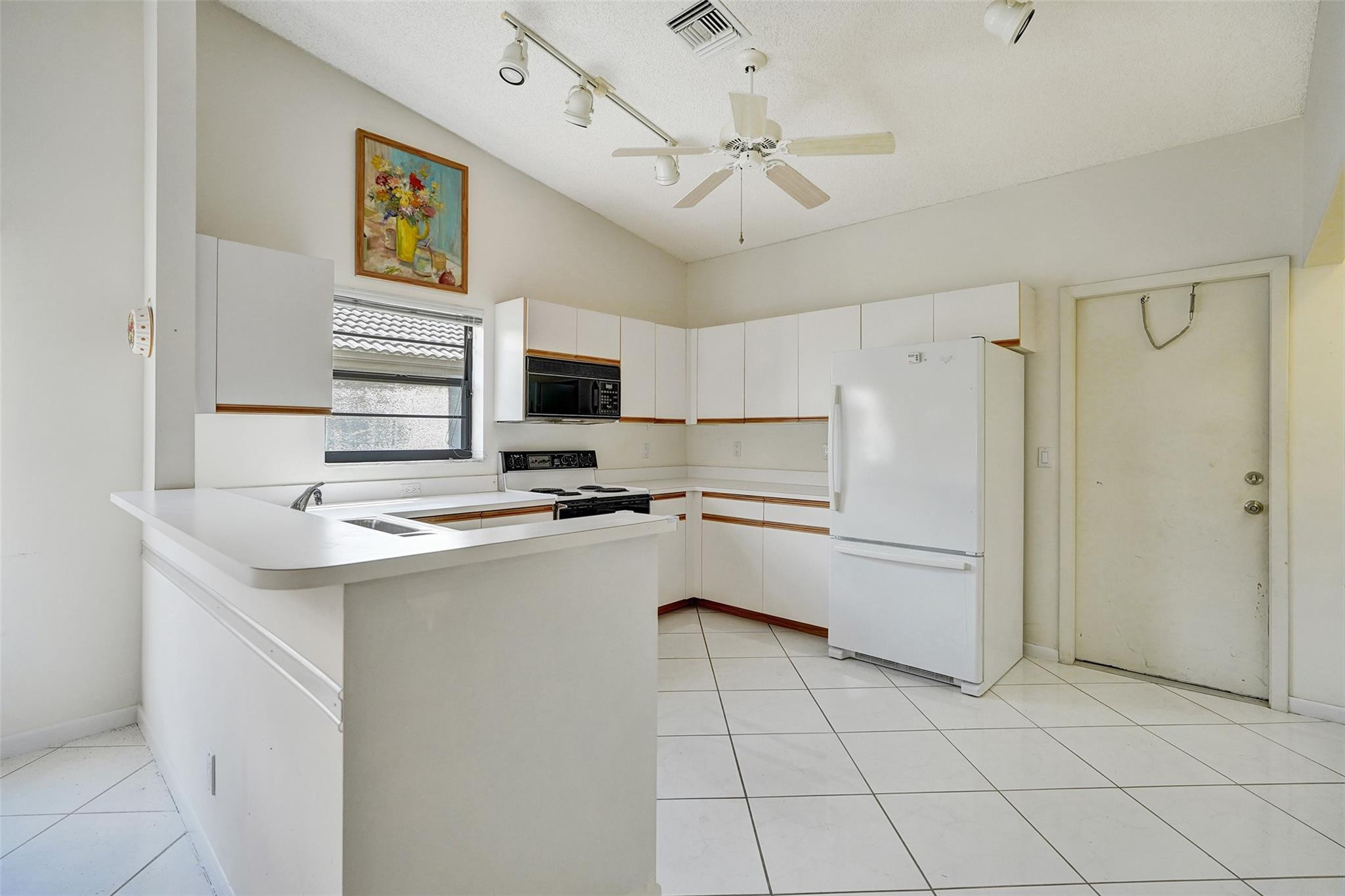 8860 Boatswain Dr