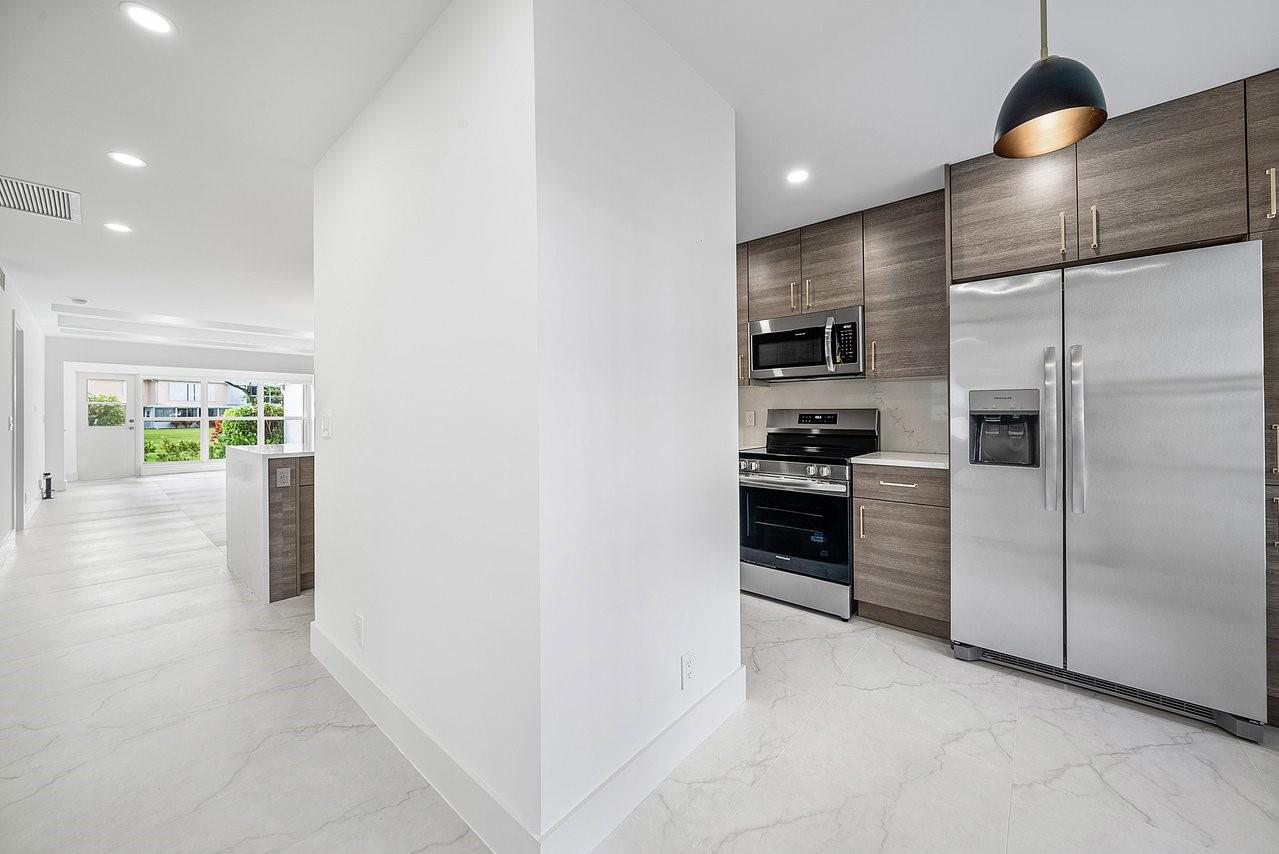 1541 NW 20th Avenue 101