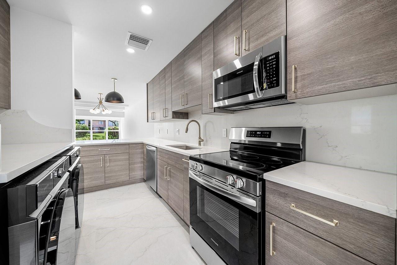 1541 NW 20th Avenue 101