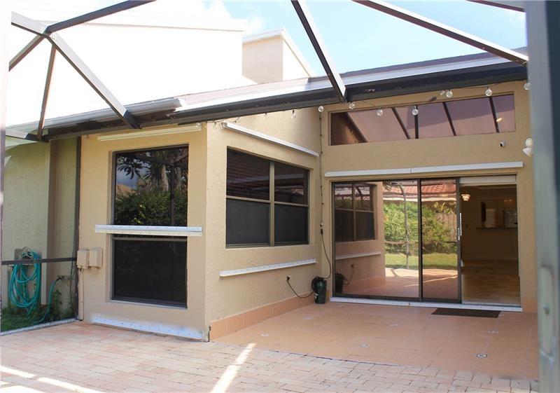 6722 Canary Palm Cir