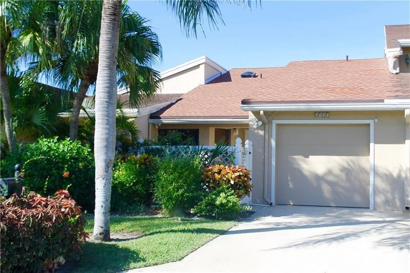 6722 Canary Palm Cir