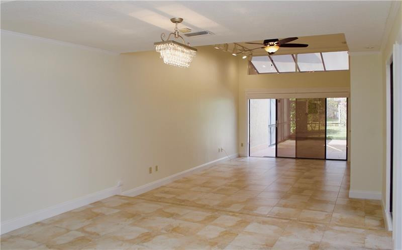 6722 Canary Palm Cir