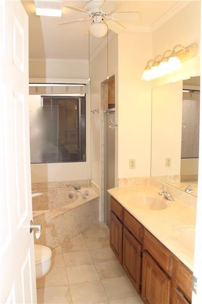 6722 Canary Palm Cir