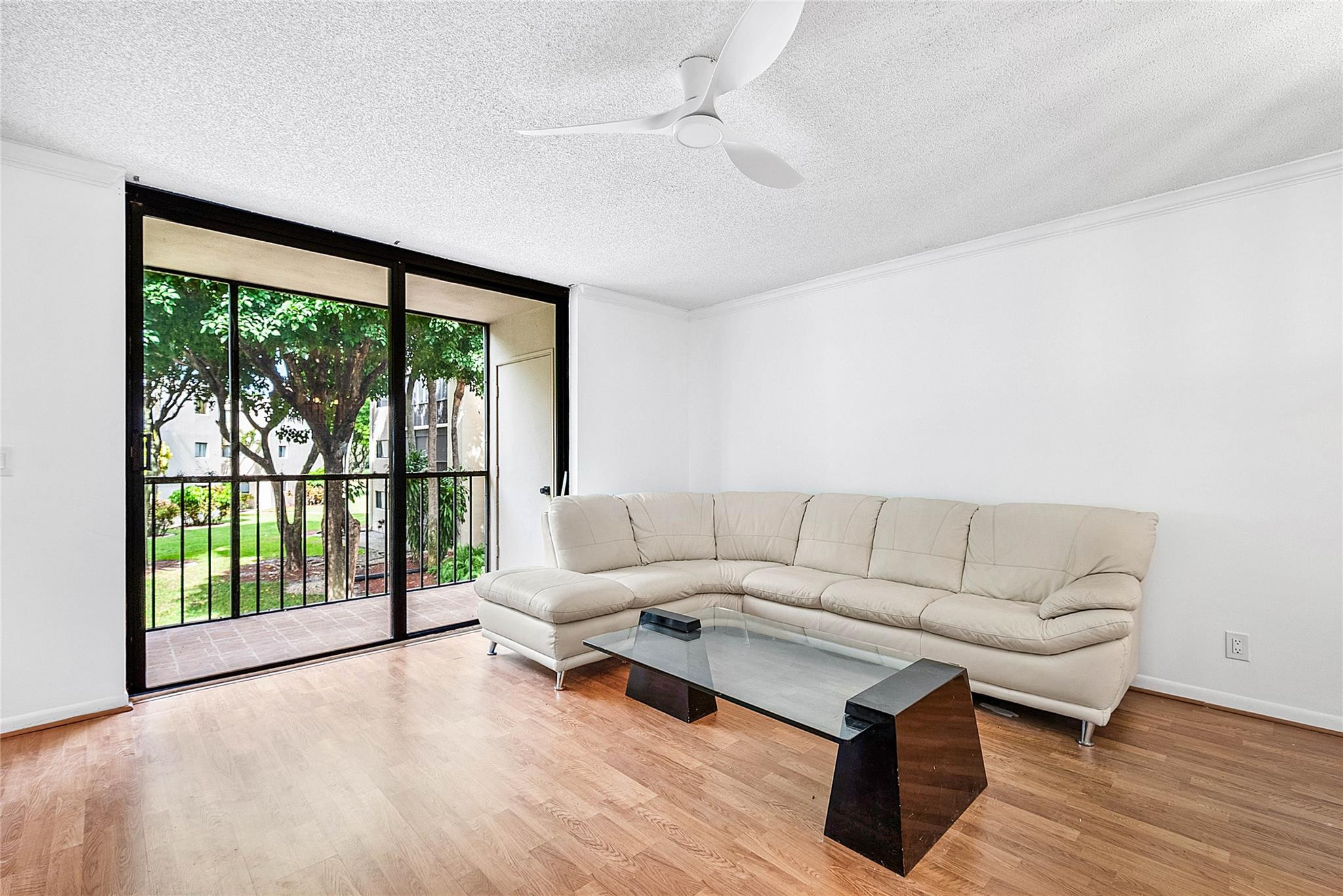 5280 Las Verdes Cir 202