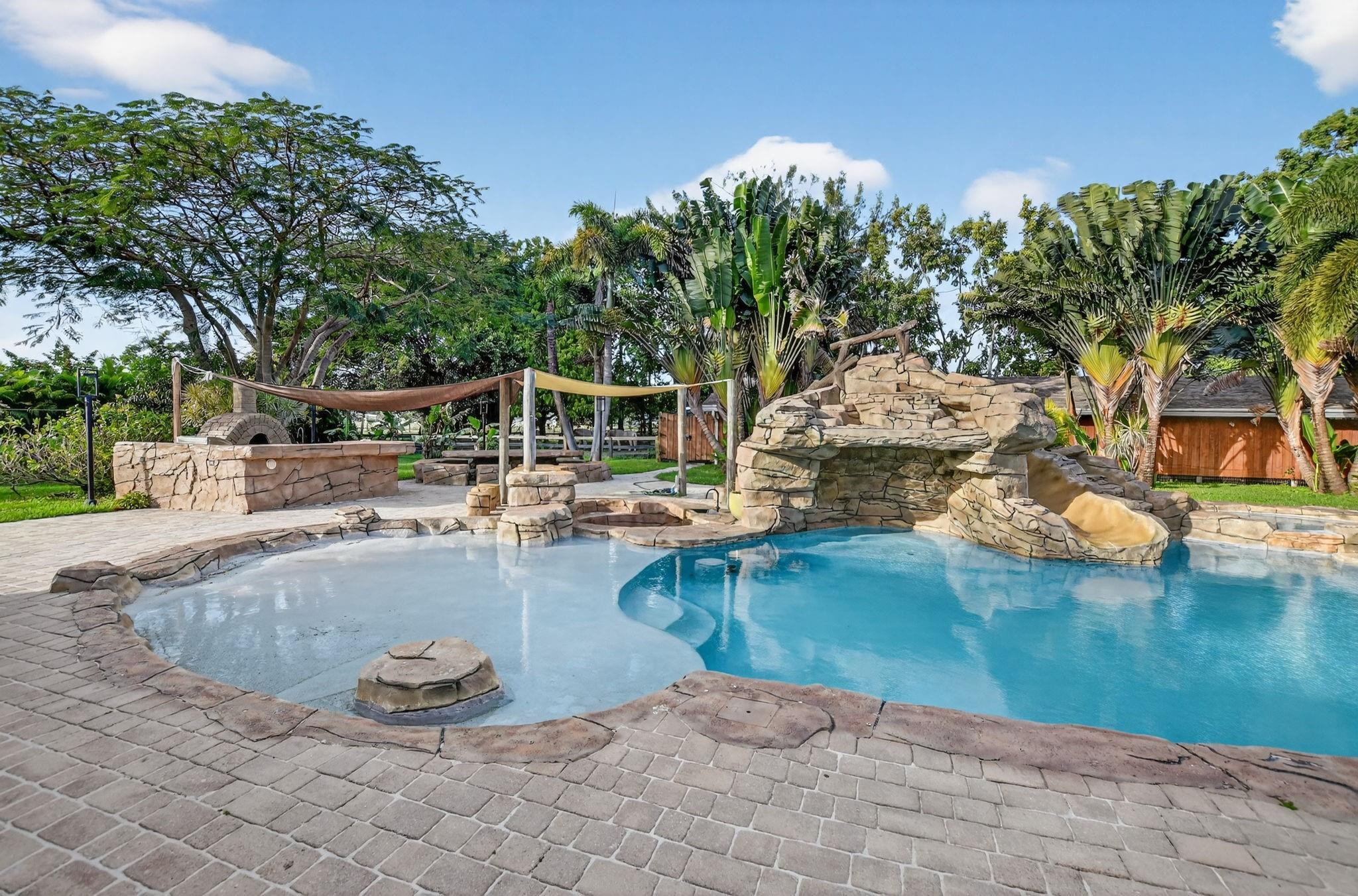 8233 Stagecoach Ln
