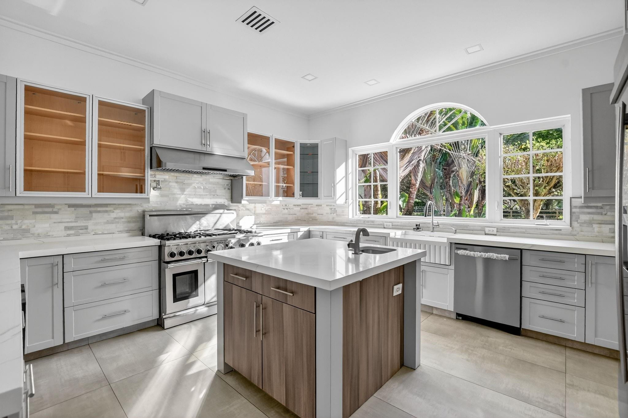8233 Stagecoach Ln