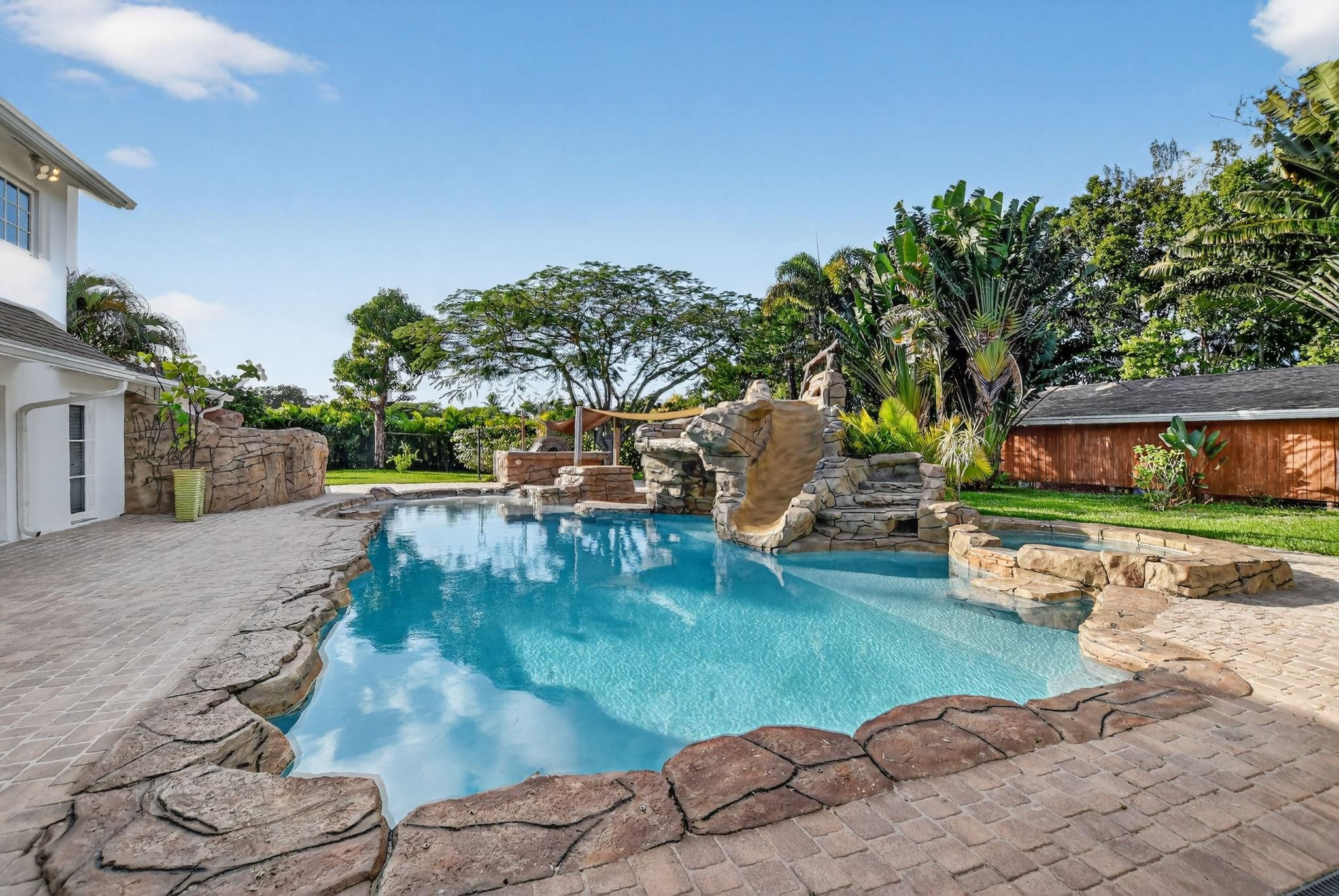 8233 Stagecoach Ln