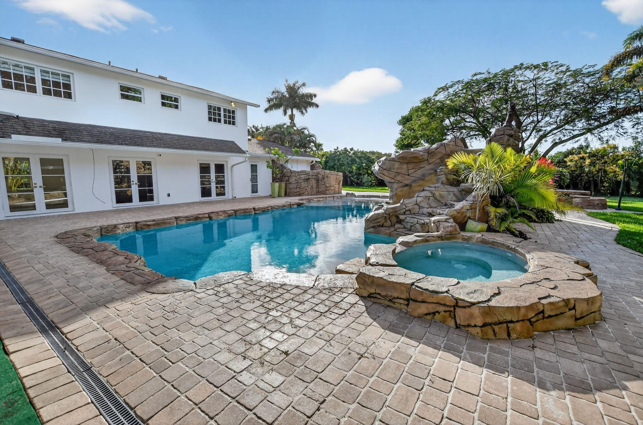 8233 Stagecoach Ln
