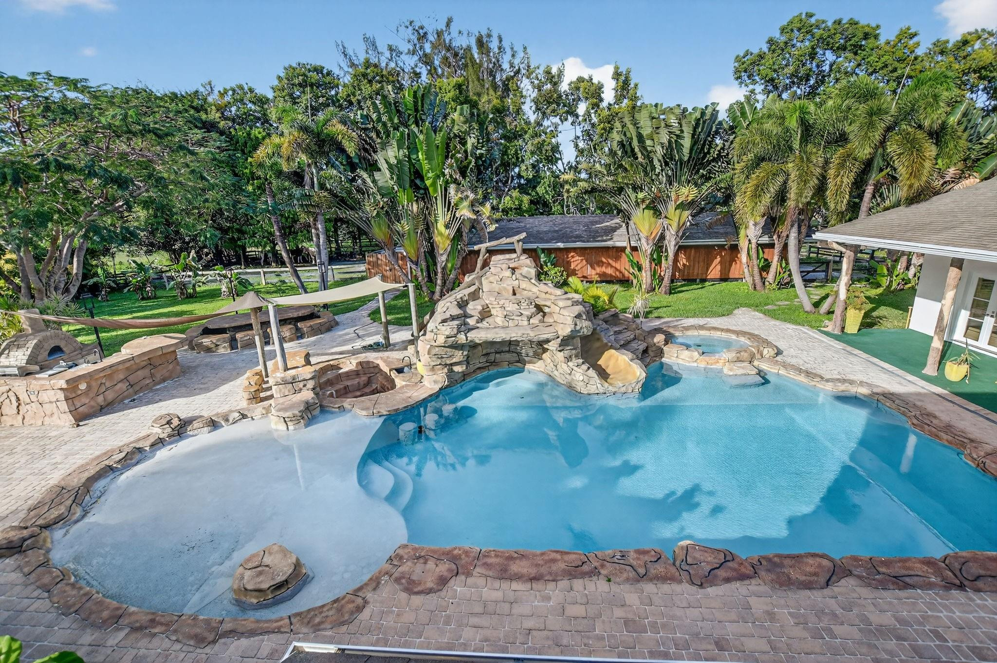 8233 Stagecoach Ln