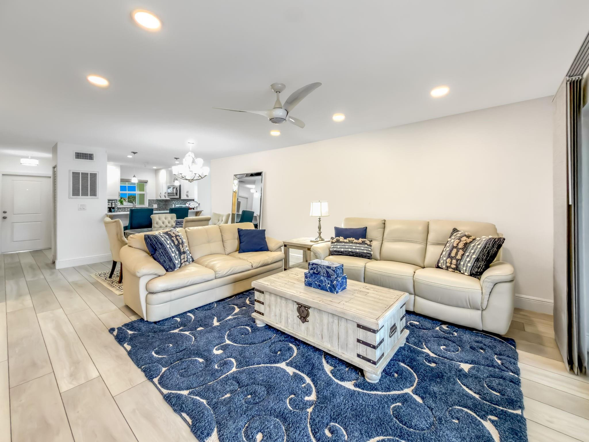 2301 NE 36th Street 202