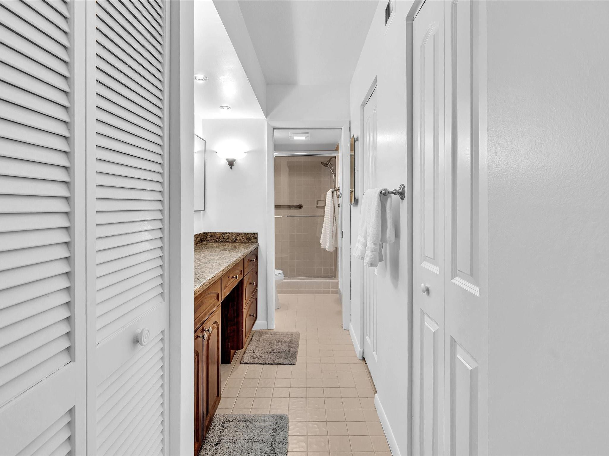 5087 Oak Hill Lane 312