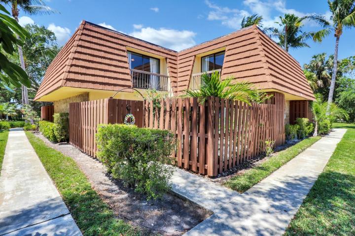 825 Center Street 26c