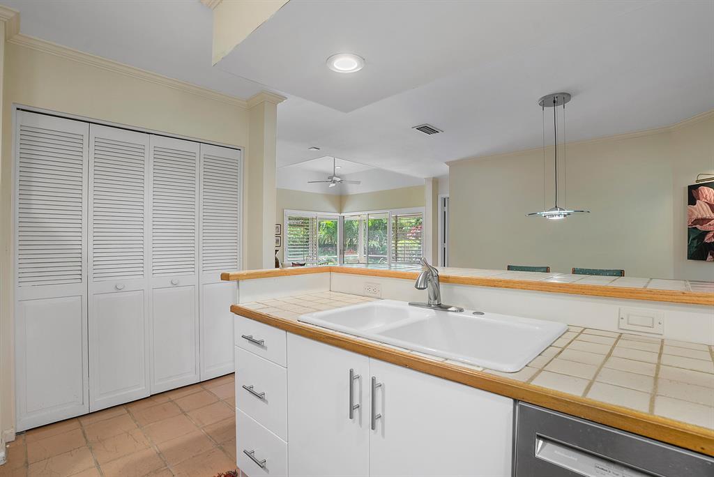 660 Forsyth Street Unit: 7