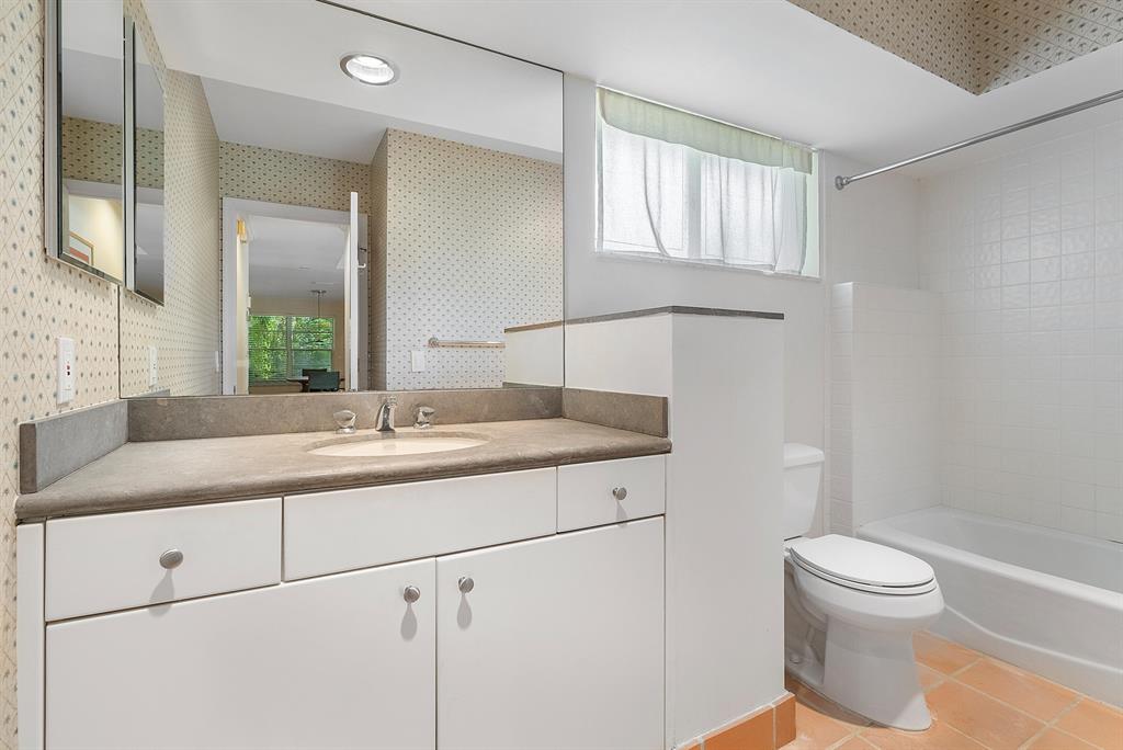 660 Forsyth Street Unit: 7