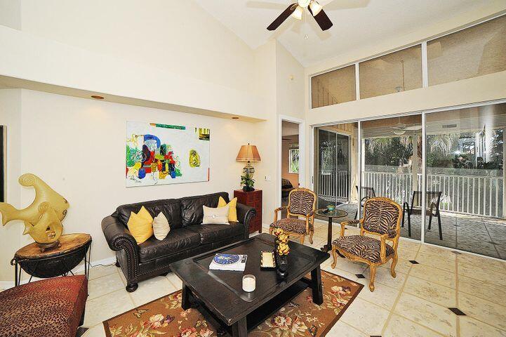 2464 NW 59th Street Unit: 1103
