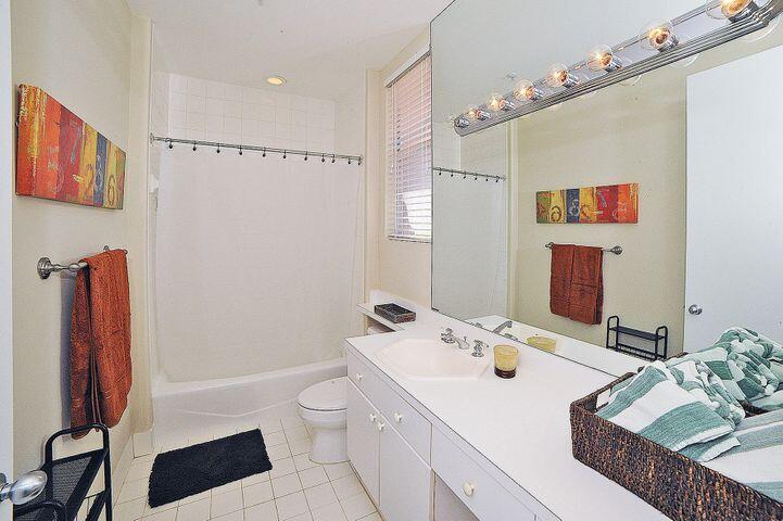 2464 NW 59th Street Unit: 1103