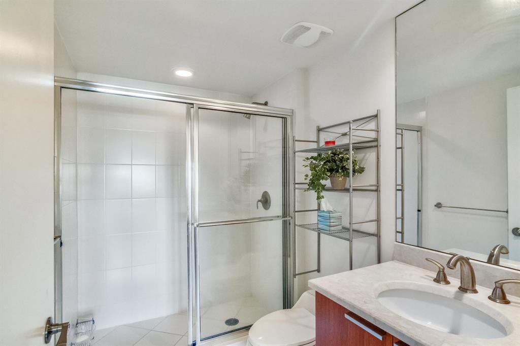 2650 Lake Shore Drive Unit: 2203