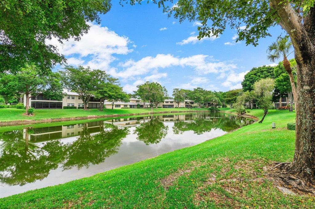 40 Stratford Lane W Unit: 40e