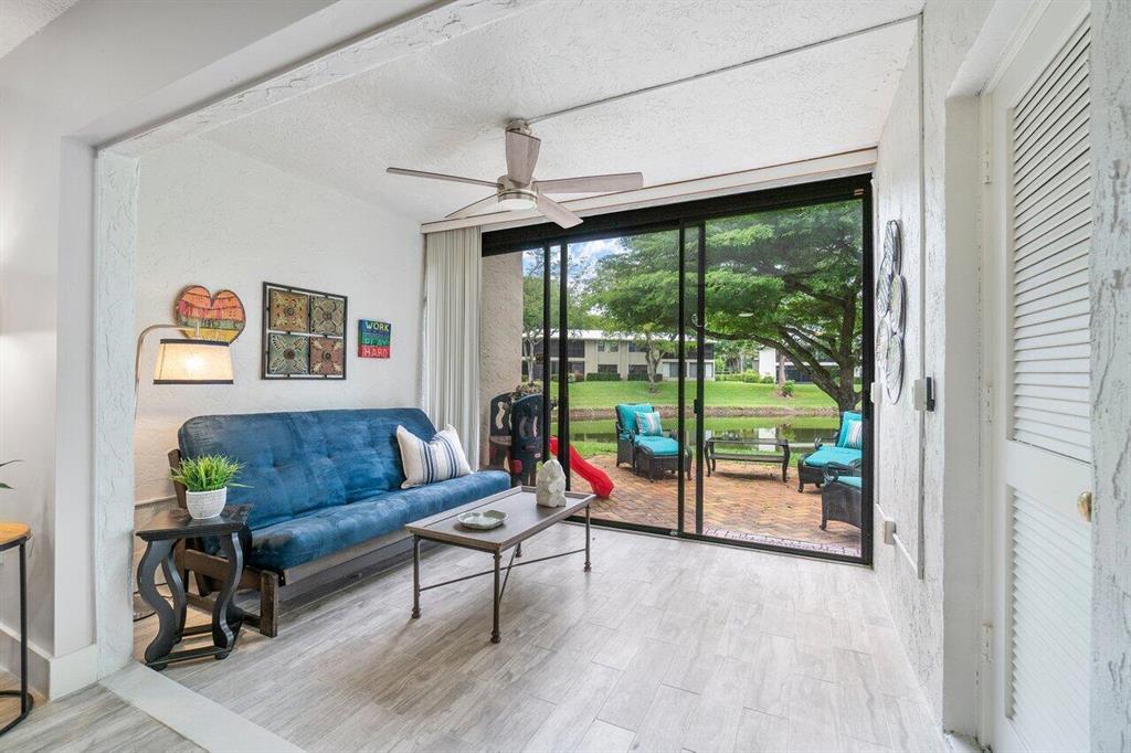 40 Stratford Lane W Unit: 40e