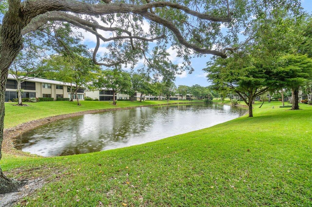 40 Stratford Lane W Unit: 40e