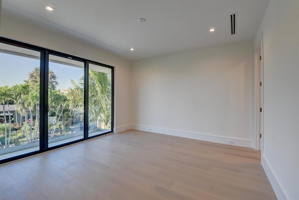 753 Park Drive W
