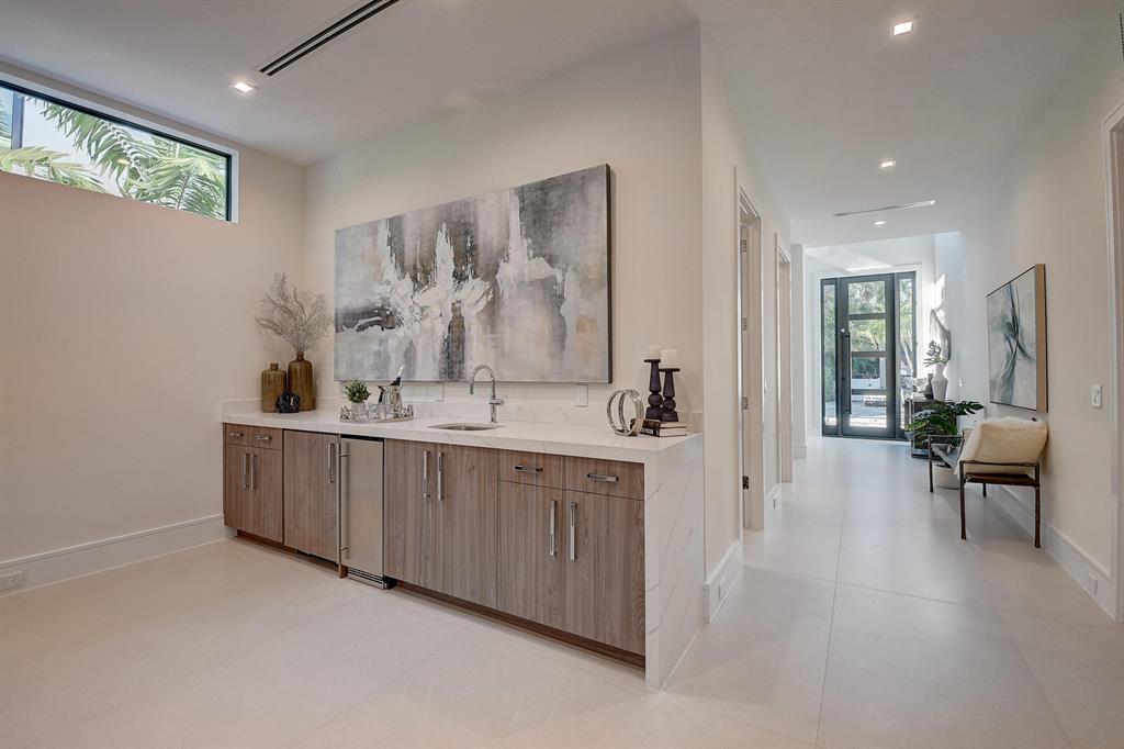 753 Park Drive W