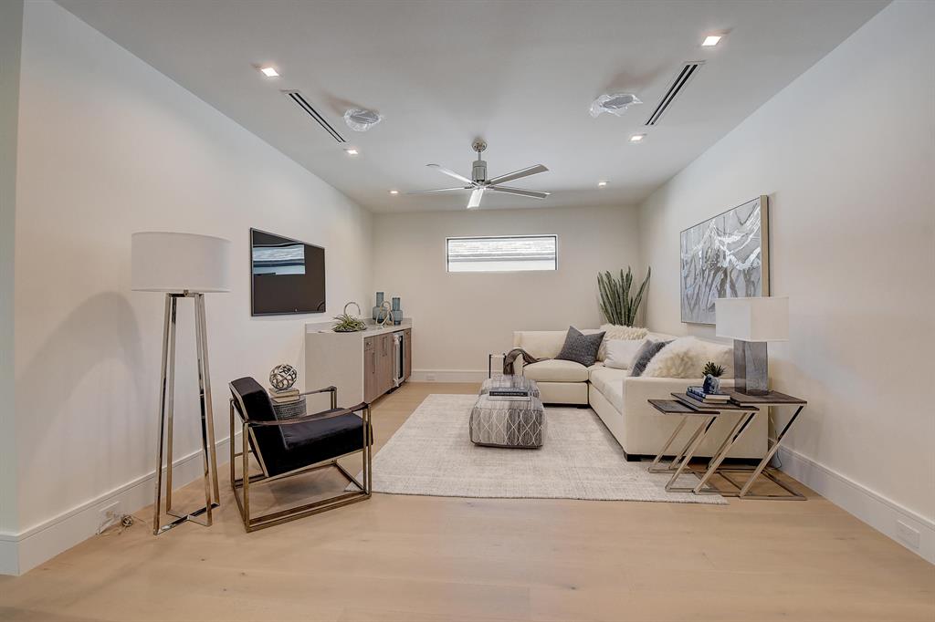 753 Park Drive W