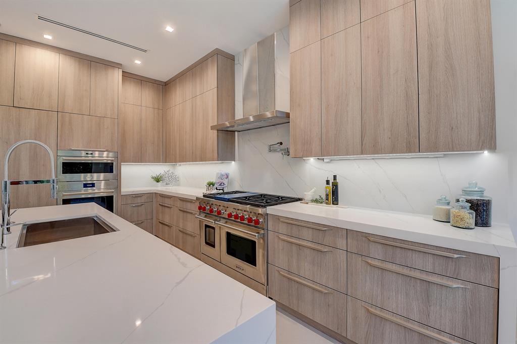 753 Park Drive W