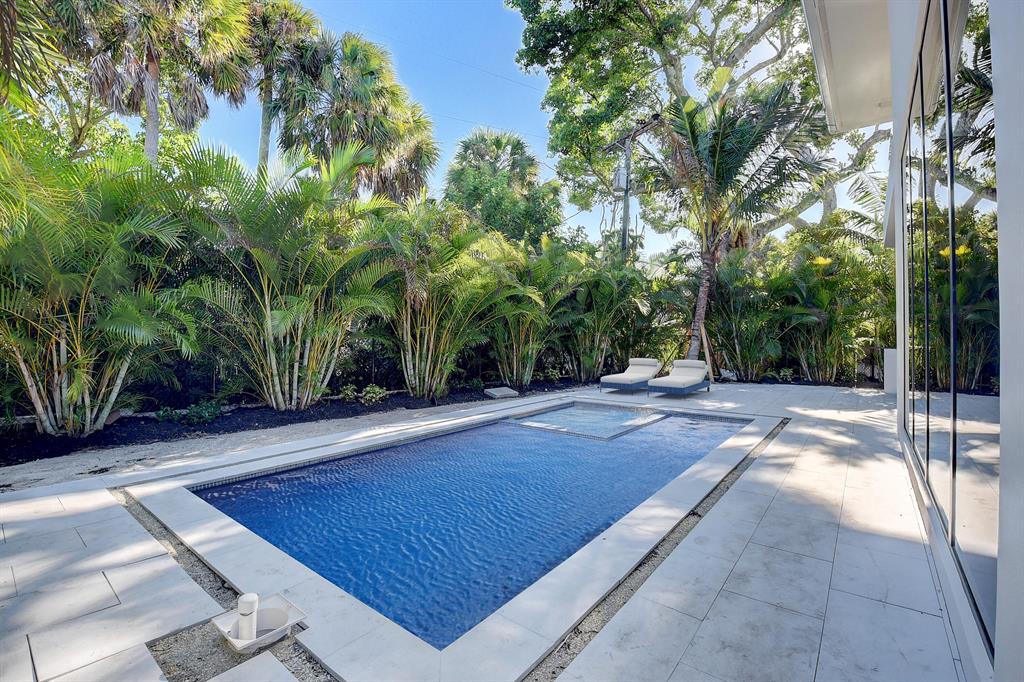 753 Park Drive W