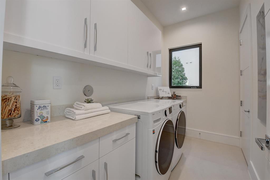 753 Park Drive W