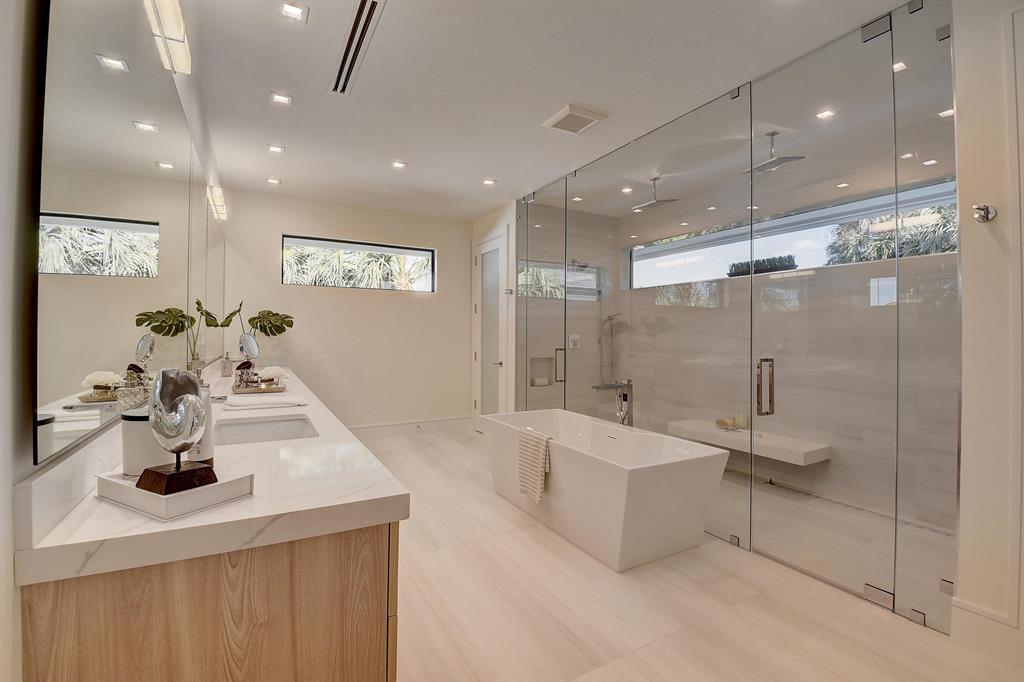 753 Park Drive W